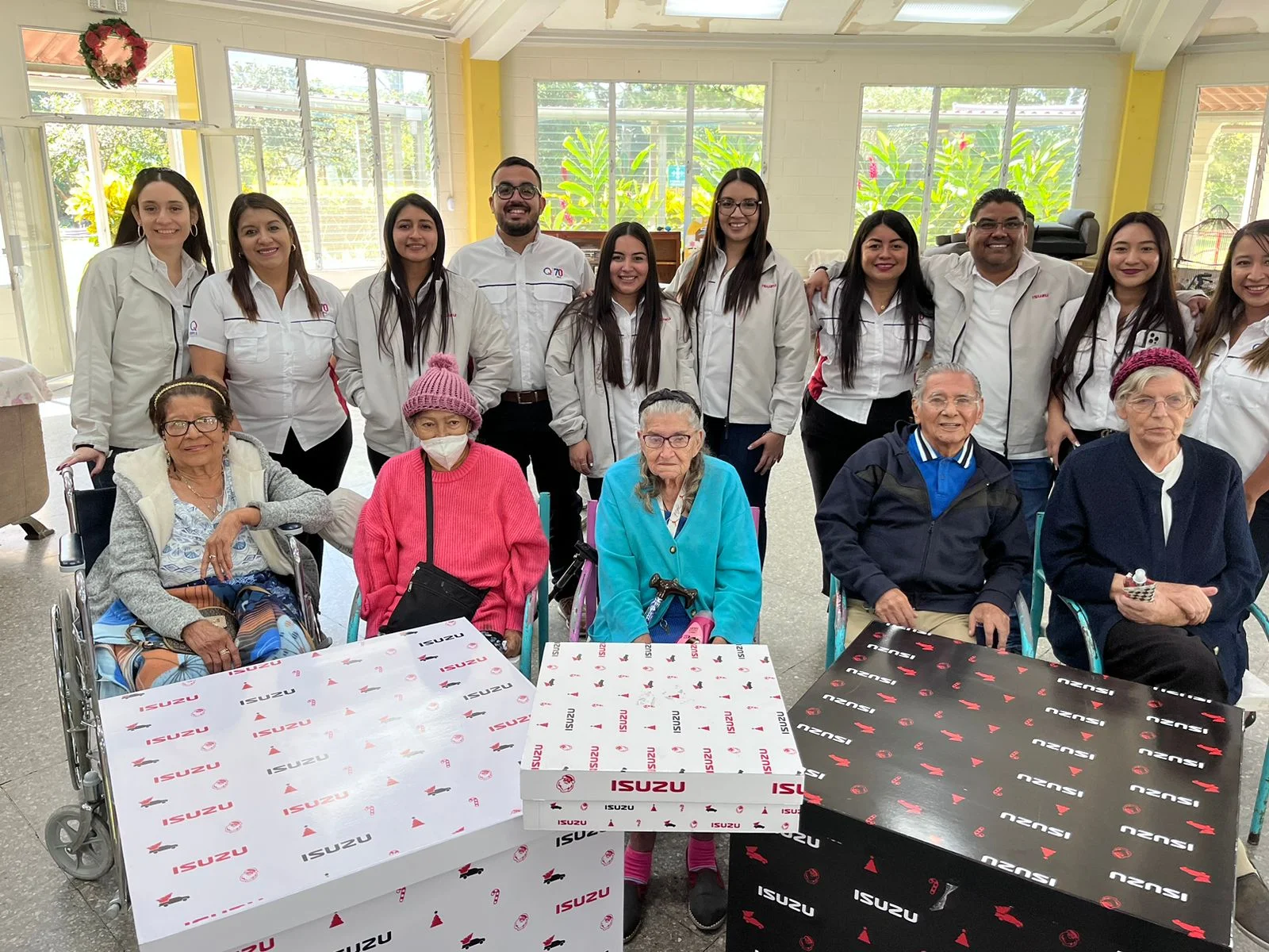 ISUZU lleva «Toneladas de amor»