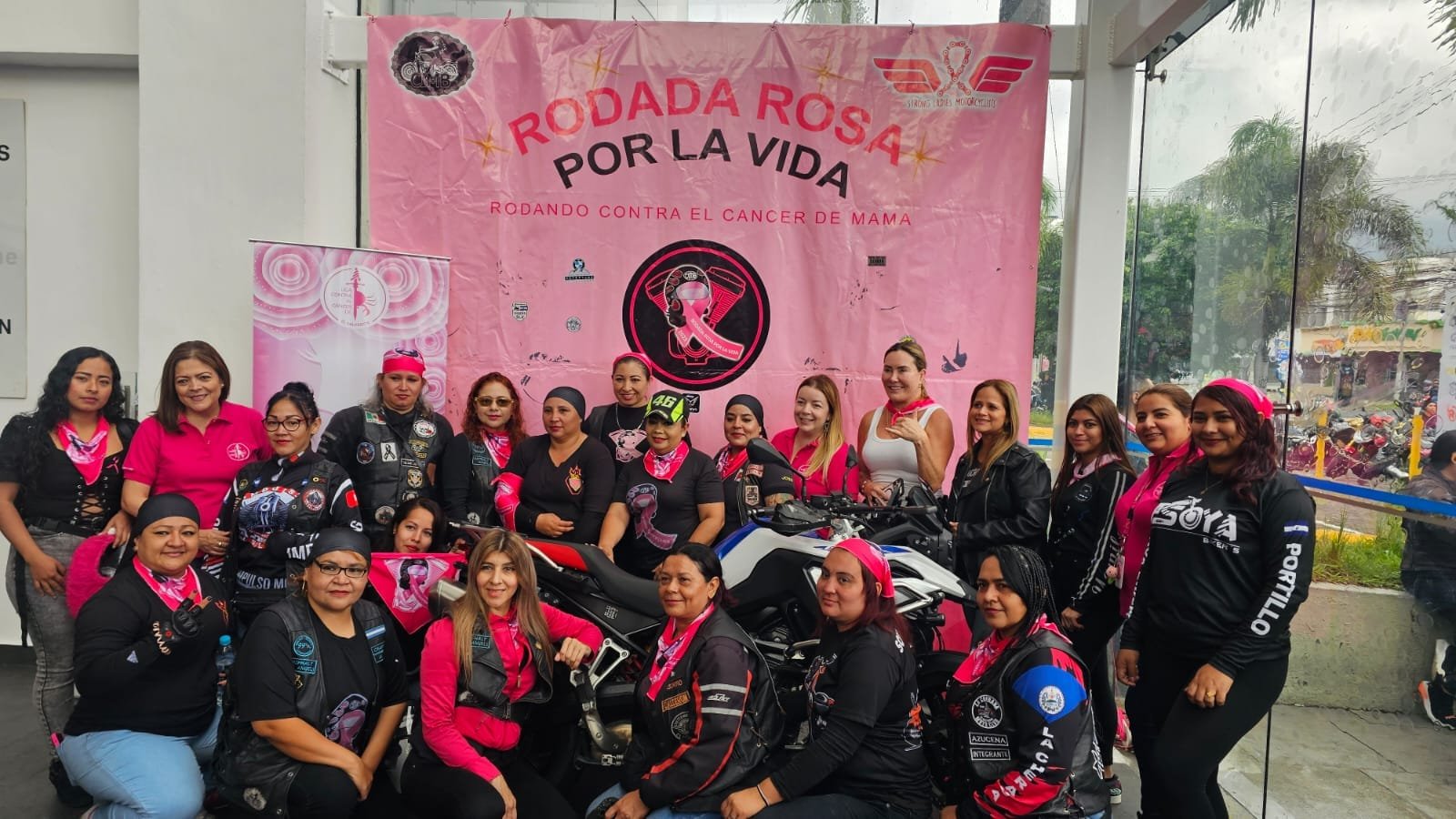 Club BMW Motorrad realizó rodada Rosa