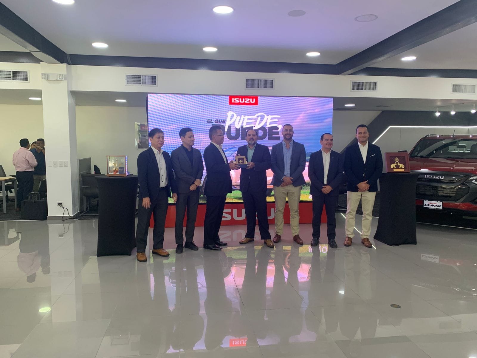 Foto Isuzu 4