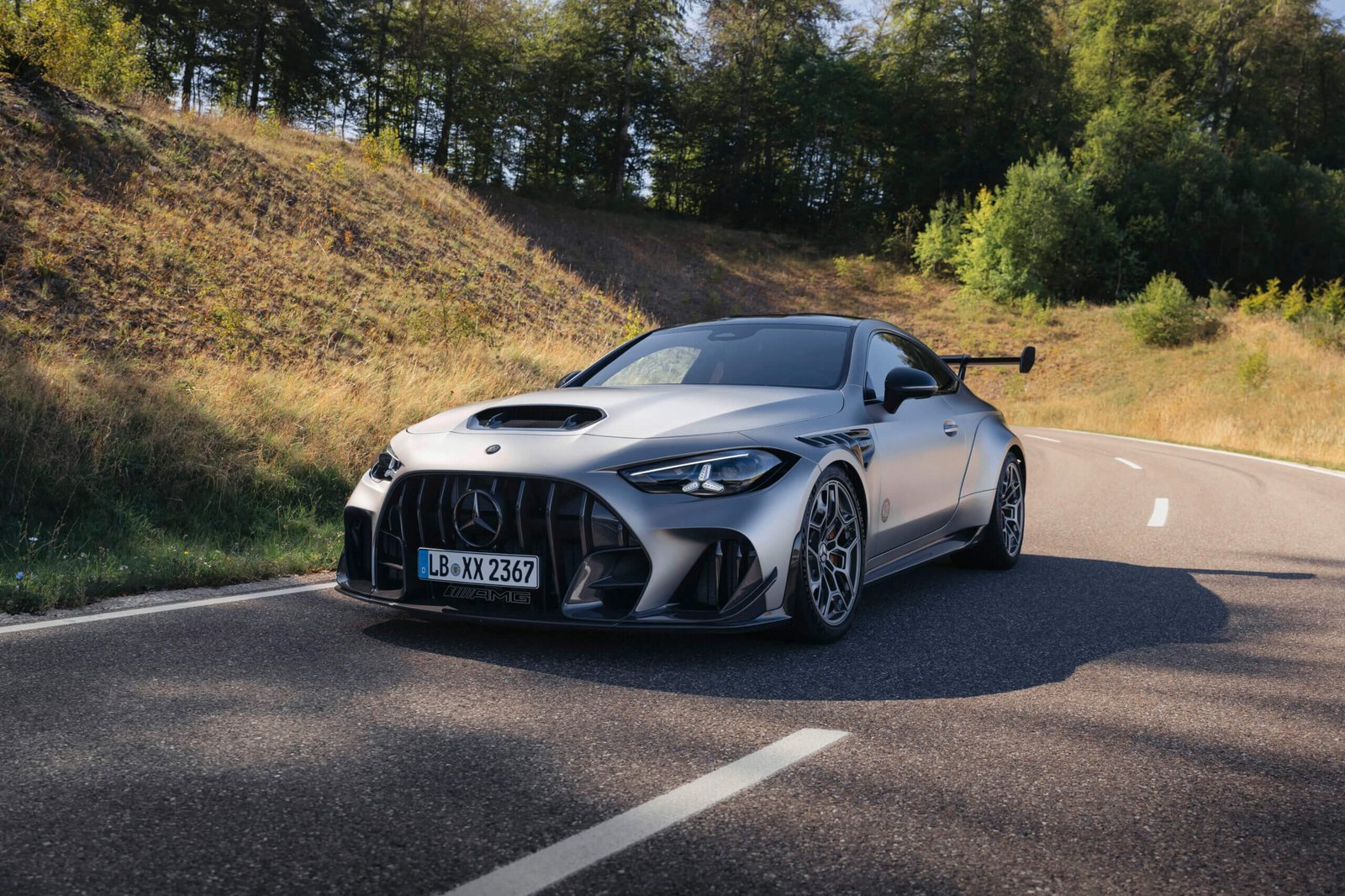Mercedes-AMG CLE 646 Spezialanfertigung: puristisches Hochleistungs-Coupé für maximale FahrdynamikMercedes-AMG CLE 646 Spezialanfertigung: Purist High-Performance Coupé for Maximum Driving Dynamics